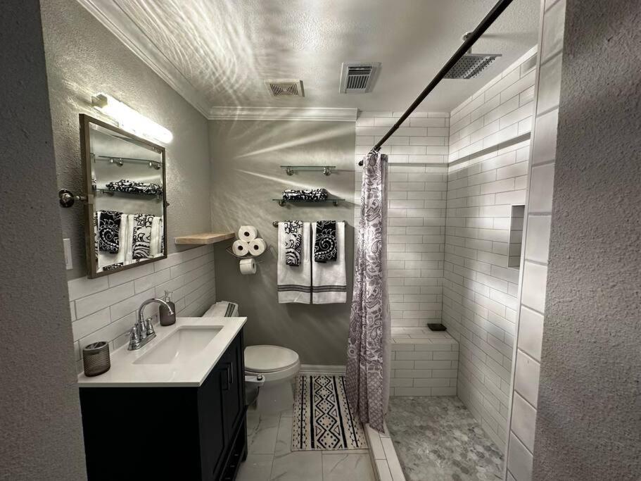 Townhouse Near Midtown Apartman Houston Kültér fotó