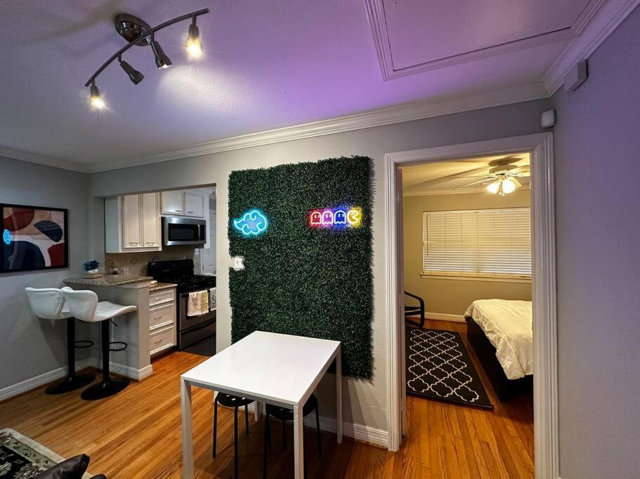 Townhouse Near Midtown Apartman Houston Kültér fotó