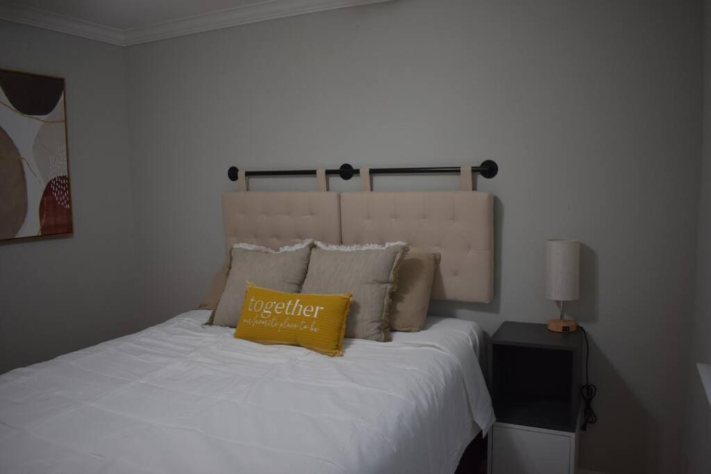 Townhouse Near Midtown Apartman Houston Kültér fotó