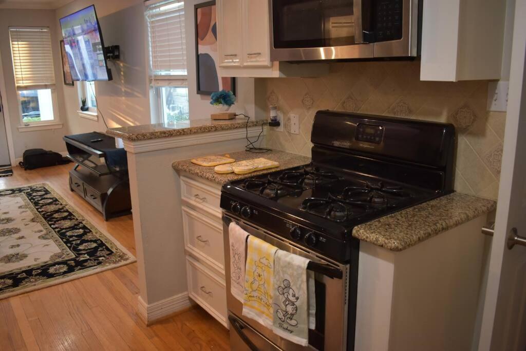 Townhouse Near Midtown Apartman Houston Kültér fotó