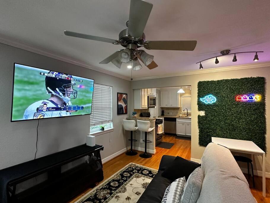 Townhouse Near Midtown Apartman Houston Kültér fotó